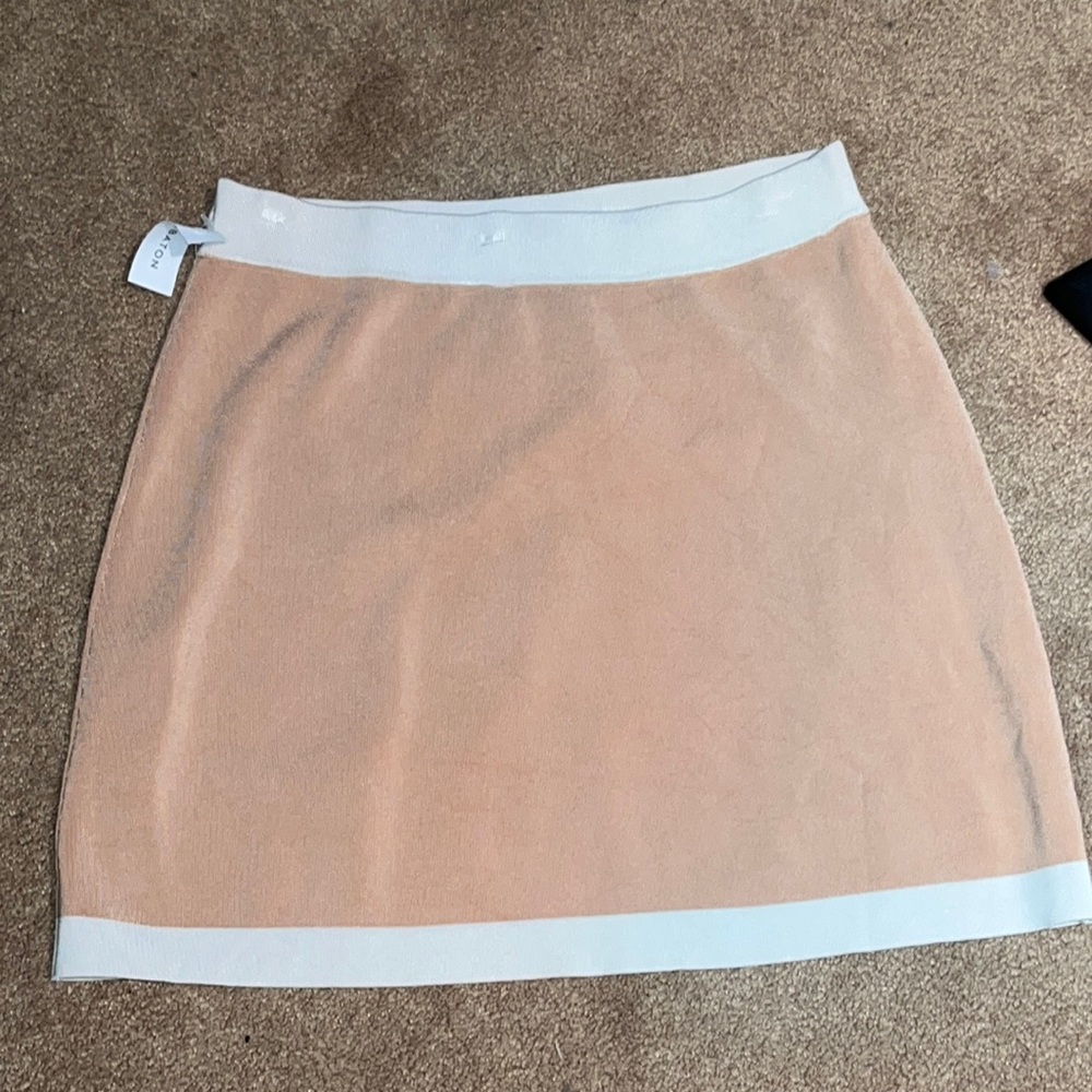 2/$25 🩷Babaton legacy skirt NWT - Picture 4 of 5